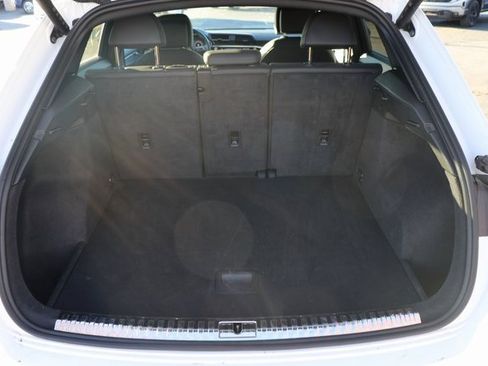 Used 2025 Audi Q3 2.0T Premium image 11