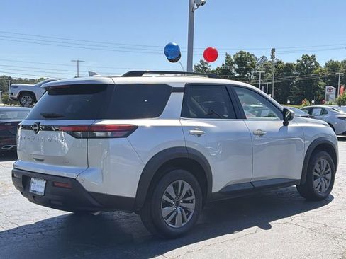 Used 2025 Nissan Pathfinder SV AWD/4WD image 5