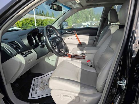 Used 2013 Toyota Highlander Limited image 23