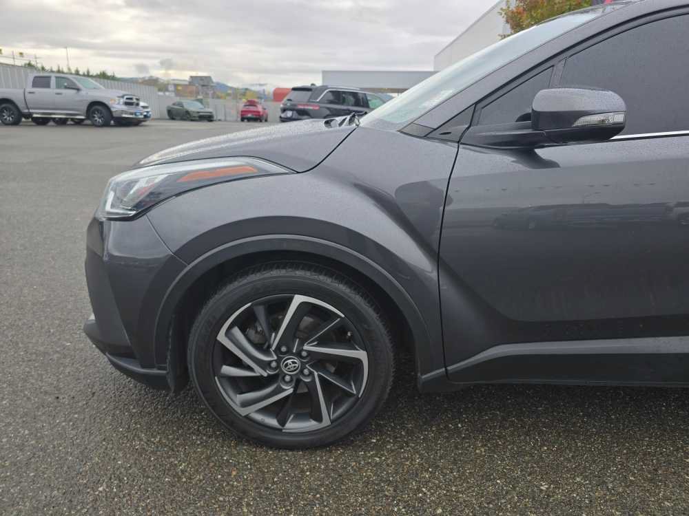 Used 2021 Toyota C-HR XLE FWD image 6