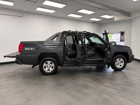 Used 2003 Chevrolet Avalanche 4x4 w/ Suspension Package, Off-Road image 32