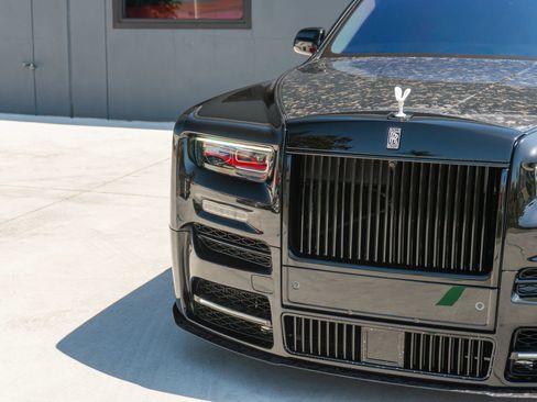 Used 2024 Rolls-Royce Phantom Sedan w/ The Phantom Package RWD image 31
