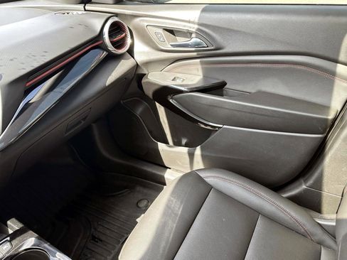 Certified 2024 Chevrolet Trax RS w/ Sunroof Package image 28