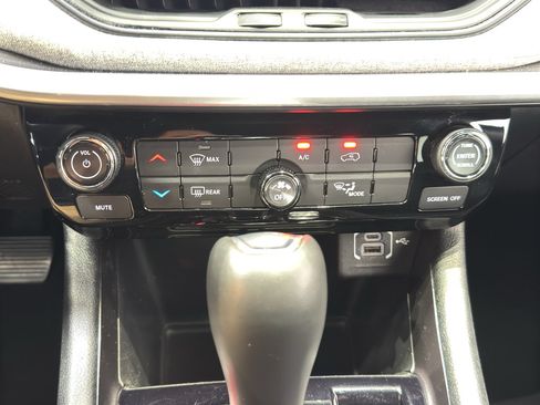 Used 2024 Jeep Compass Latitude AWD/4WD image 26