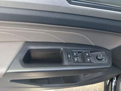 Used 2023 Volkswagen Atlas SEL AWD/4WD image 18