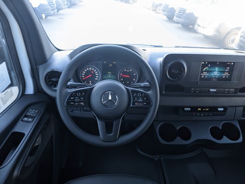 New 2024 Mercedes-Benz Sprinter 2500 w/ Acoustic Package image 25