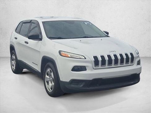 Used 2017 Jeep Cherokee Sport FWD image 3