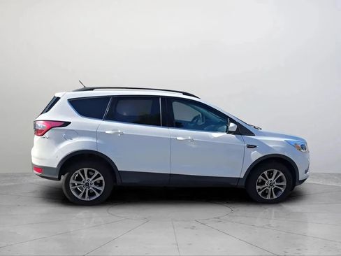 Used 2018 Ford Escape SE image 18