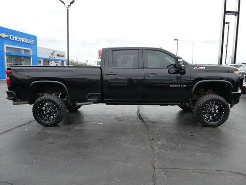 Used 2021 Chevrolet Silverado 2500 LT w/ Convenience Package image 4