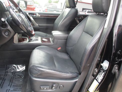 Used 2017 Lexus GX 460 Premium w/ Premium Package AWD/4WD image 14