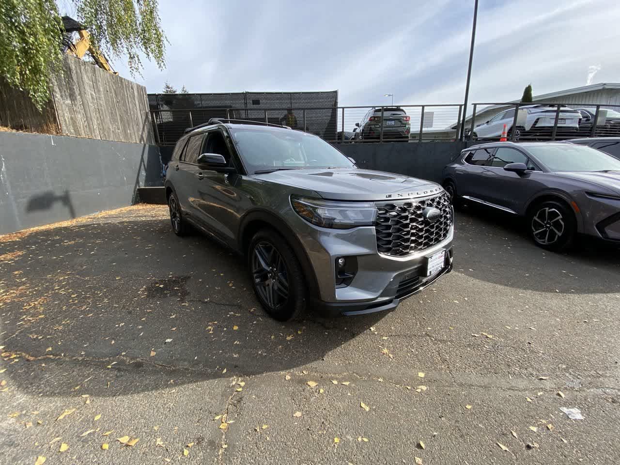 Used 2025 Ford Explorer ST w/ Sun And Sound Package AWD/4WD image 8