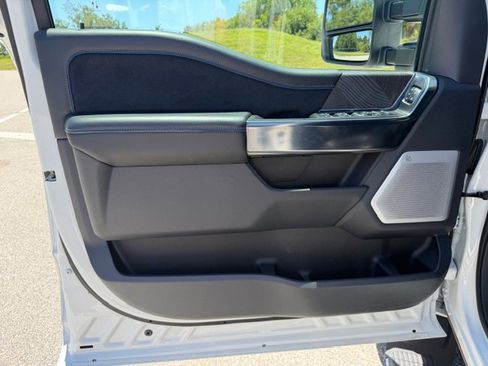 Used 2025 Ford F450 Platinum w/ FX4 Off-Road Package image 13