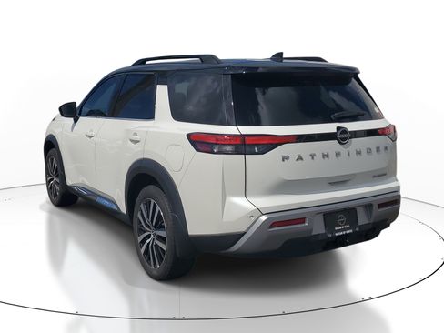 Used 2024 Nissan Pathfinder Platinum FWD image 8