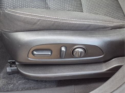 Used 2022 GMC Terrain SLE w/ Driver Convenience Package image 17