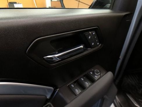 Used 2025 Chevrolet Colorado Z71 w/ Technology Package image 12