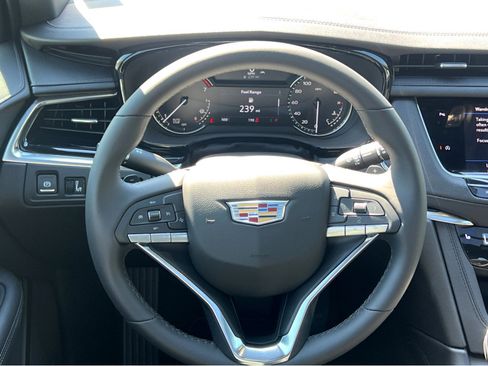 New 2025 Cadillac XT6 Luxury FWD image 17