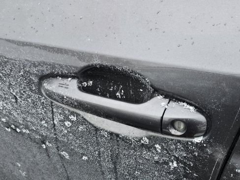 Used 2019 Toyota Highlander XLE image 22