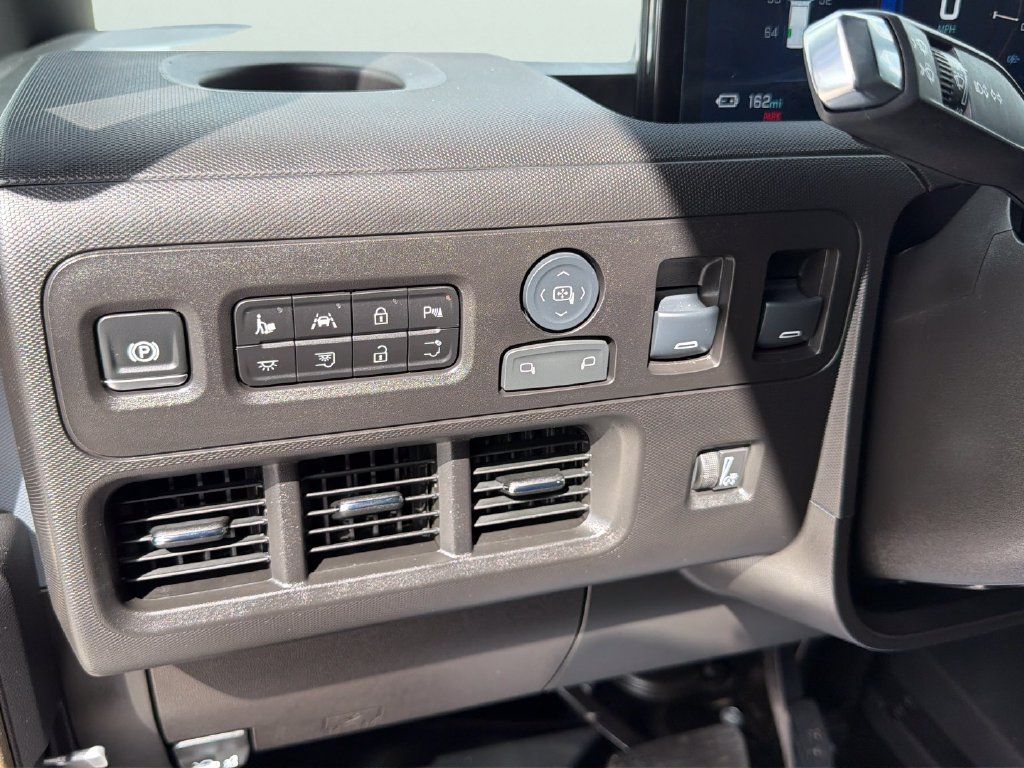 Used 2024 Chevrolet Brightdrop 400 w/ Commercial Equipment Package AWD/4WD image 19