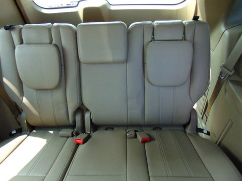 Used 2013 Chrysler Town & Country Touring FWD image 10