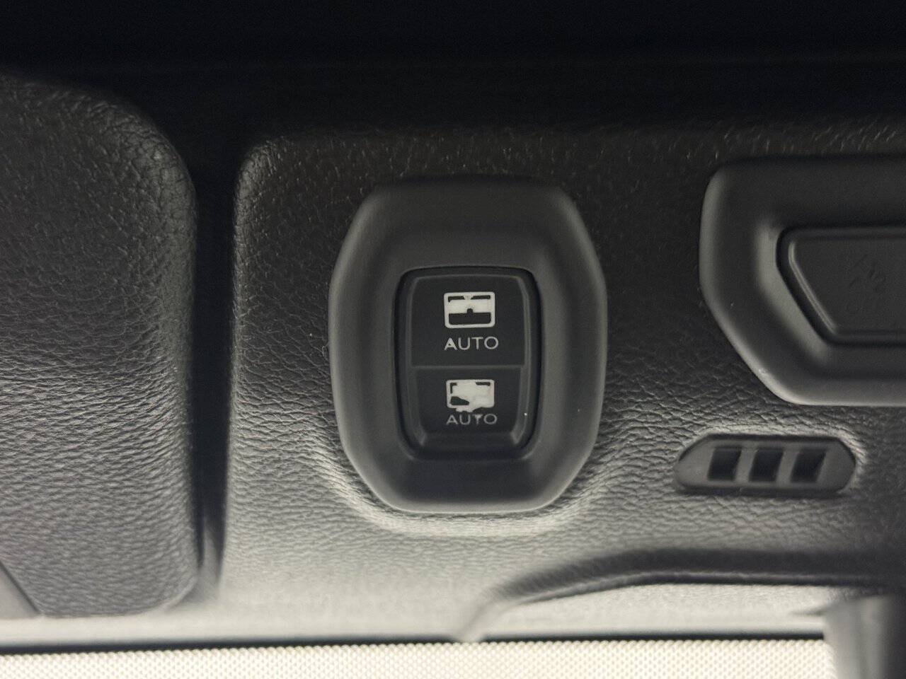 Used 2019 Jeep Wrangler Unlimited Rubicon w/ Uconnect 4C Nav & Sound Group AWD/4WD image 41