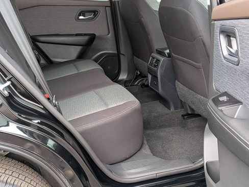 Used 2023 Nissan Rogue SV image 19