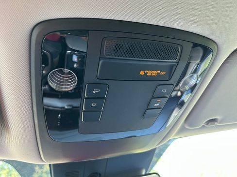 Used 2024 Kia Carnival LX FWD image 33