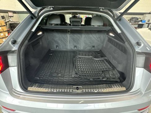 Used 2019 Audi Q8 Prestige w/ Adaptive Chassis Package AWD/4WD image 32