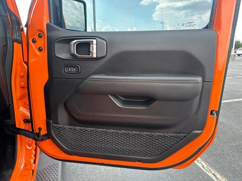 Used 2025 Jeep Wrangler Unlimited Sahara w/ Safety Group AWD/4WD image 10