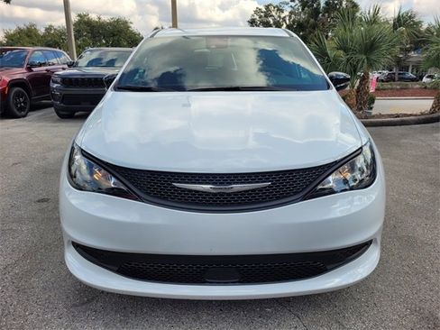 New 2026 Chrysler Voyager LX image 19