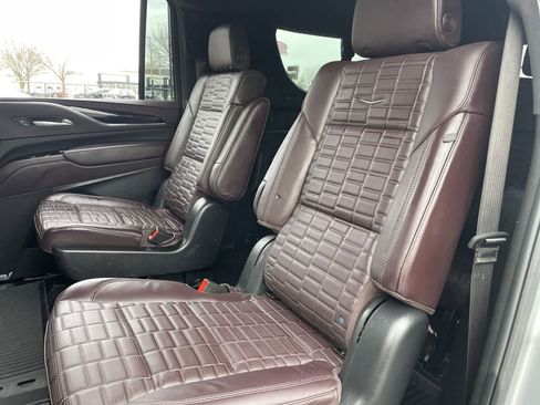 Used 2024 Cadillac Escalade ESV V w/ LPO, ONYX Package AWD/4WD image 20