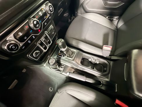Used 2022 Jeep Wrangler Unlimited Sport AWD/4WD image 24