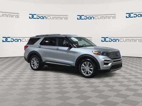 Used 2023 Ford Explorer Limited AWD/4WD image 3