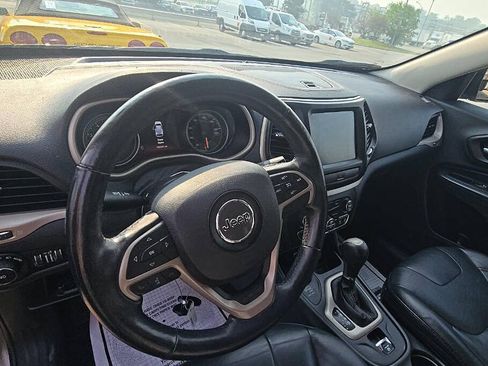 Used 2017 Jeep Cherokee Limited AWD/4WD image 13