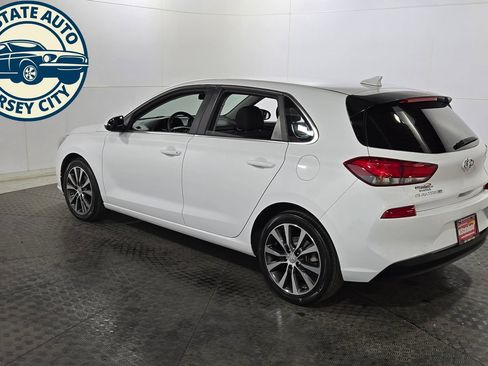Used 2018 Hyundai Elantra GT FWD image 5
