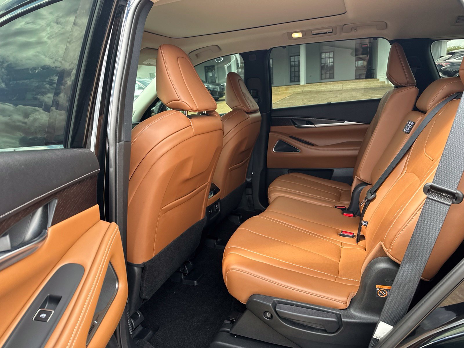 Used 2023 INFINITI QX60 Sensory w/ Vision Package AWD/4WD image 15