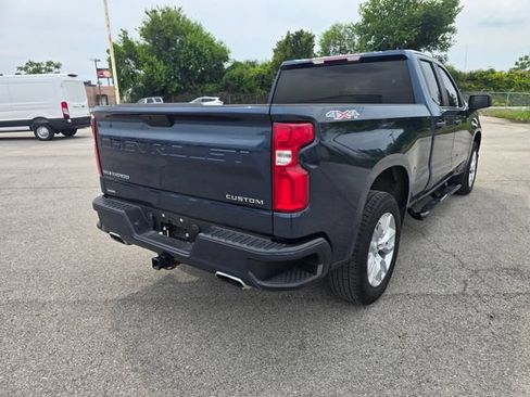 Used 2019 Chevrolet Silverado 1500 Custom w/ Custom Value Package AWD/4WD image 3