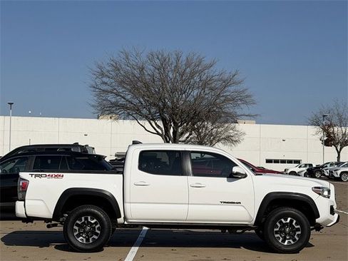 Used 2022 Toyota Tacoma TRD Off-Road image 3
