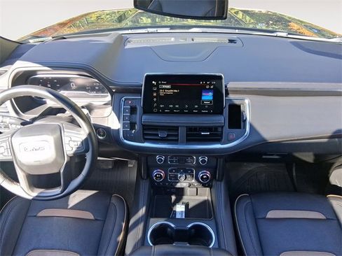 Used 2023 GMC Yukon XL AT4 image 11