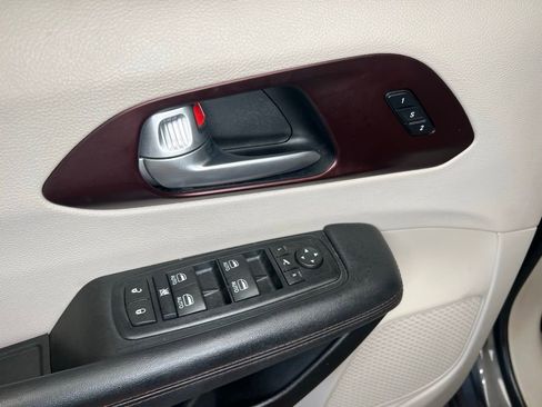 Used 2017 Chrysler Pacifica Limited w/ Advanced Safetytec Group image 17