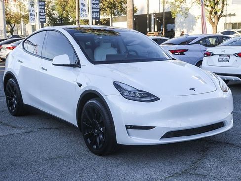 Used 2021 Tesla Model Y Long Range image 3
