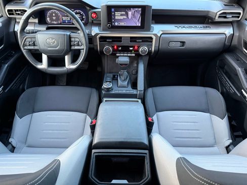 Used 2025 Toyota Tacoma TRD Off-Road AWD/4WD image 17