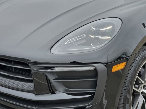 Certified 2025 Porsche Macan image 12