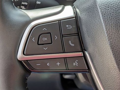 Used 2024 Toyota Highlander Platinum FWD image 26