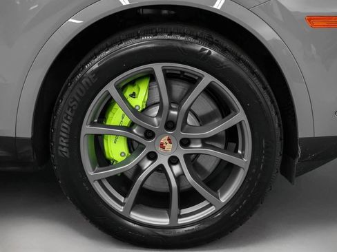 New 2025 Porsche Cayenne E-Hybrid image 70