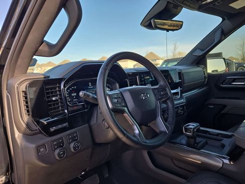 Used 2023 Chevrolet Silverado 1500 ZR2 w/ Technology Package AWD/4WD image 2