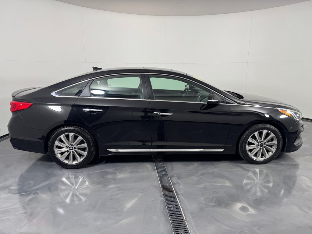 Used 2017 Hyundai Sonata Sport w/ Value Edition Package 02 FWD image 4