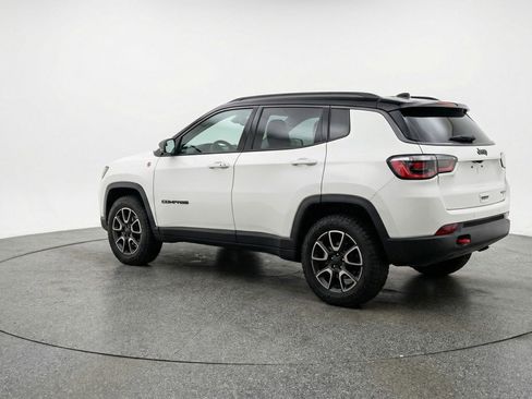 Used 2025 Jeep Compass Trailhawk AWD/4WD image 6
