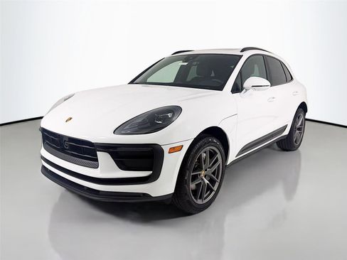 Certified 2025 Porsche Macan image 1