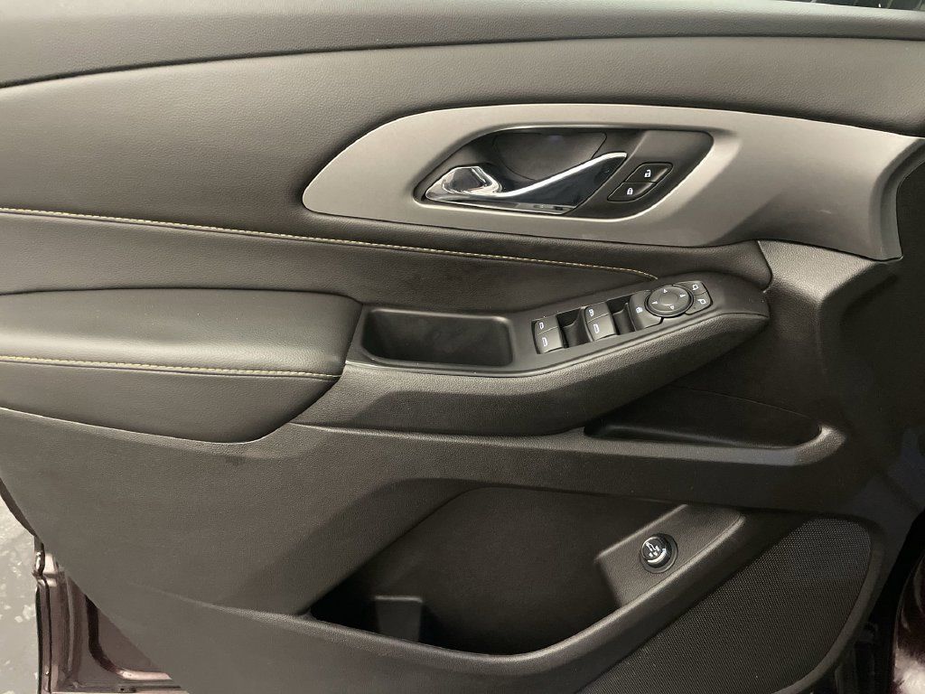 Used 2018 Chevrolet Traverse LT FWD image 15