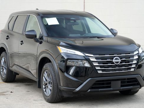 Used 2024 Nissan Rogue S AWD/4WD image 45